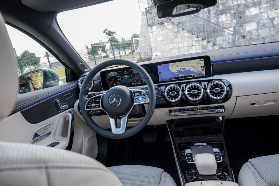 Торпедо Mercedes-Benz A180 d Progressive (W177) 2018 года  (WW) (фото 94 из 96)
